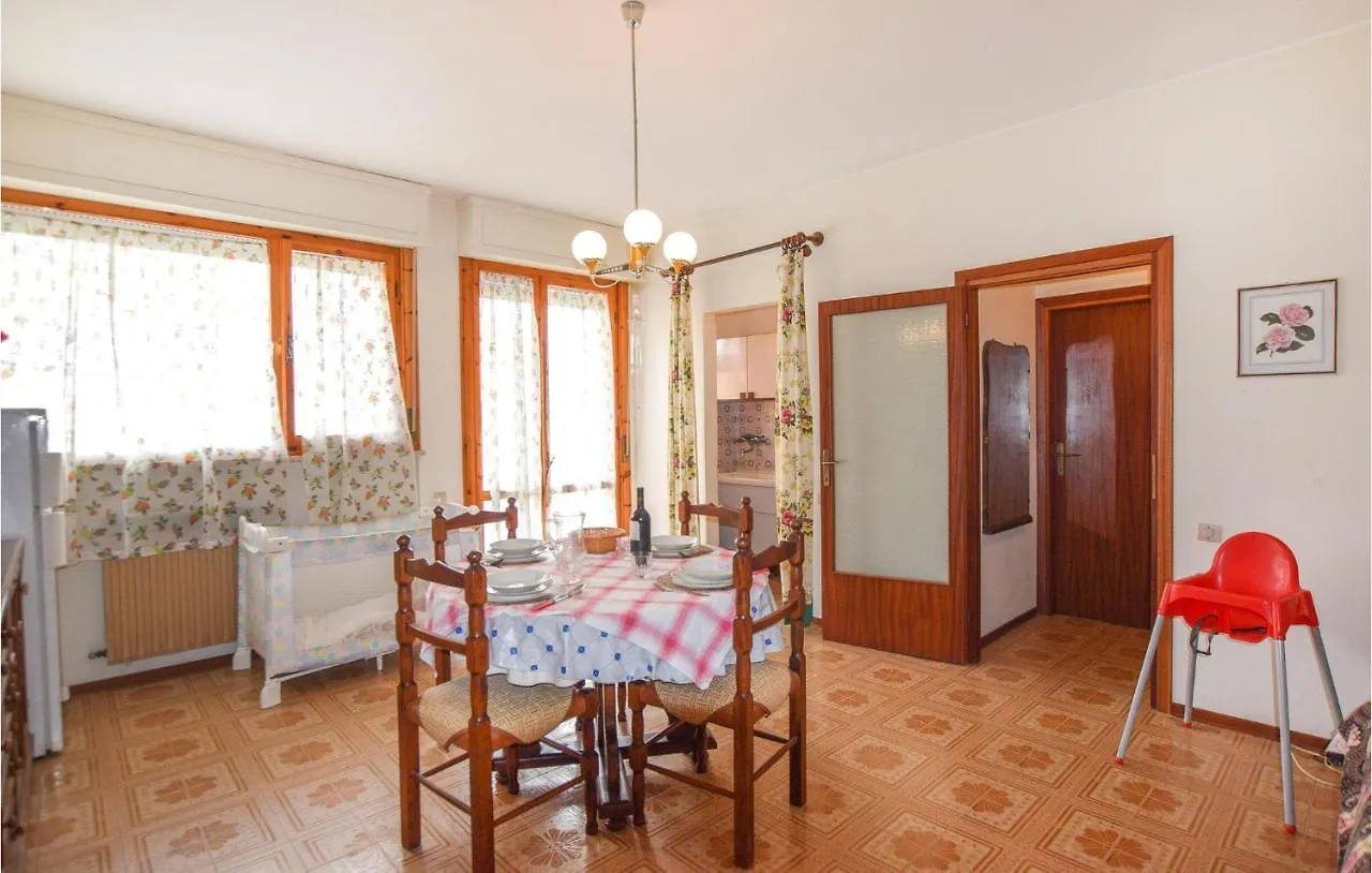 1 Bedroom Stunning Apartment In Follonica Italy