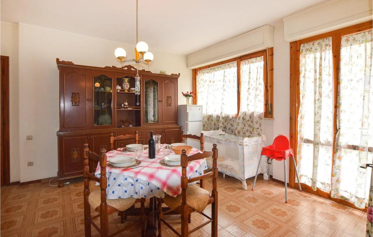 1 Bedroom Stunning Apartment In 폴로니카 이탈리아