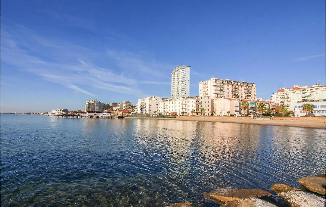 1 Bedroom Stunning Apartment In Follonica 0*,