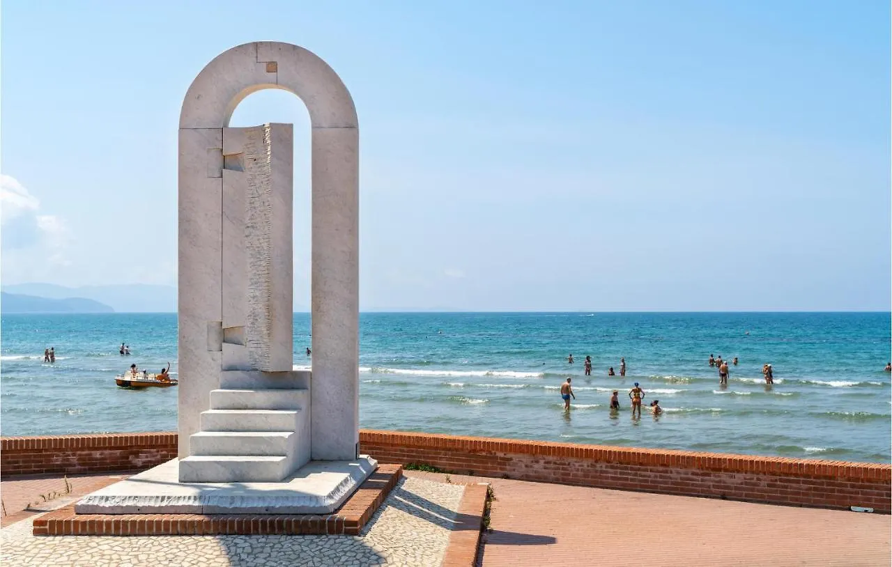 1 Bedroom Stunning Apartment In Follonica