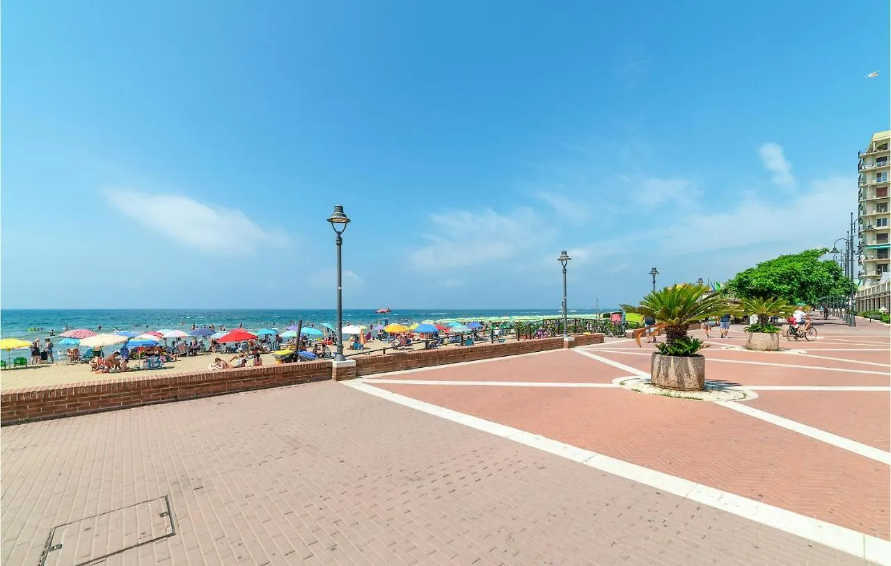 1 Bedroom Stunning Apartment In Follonica